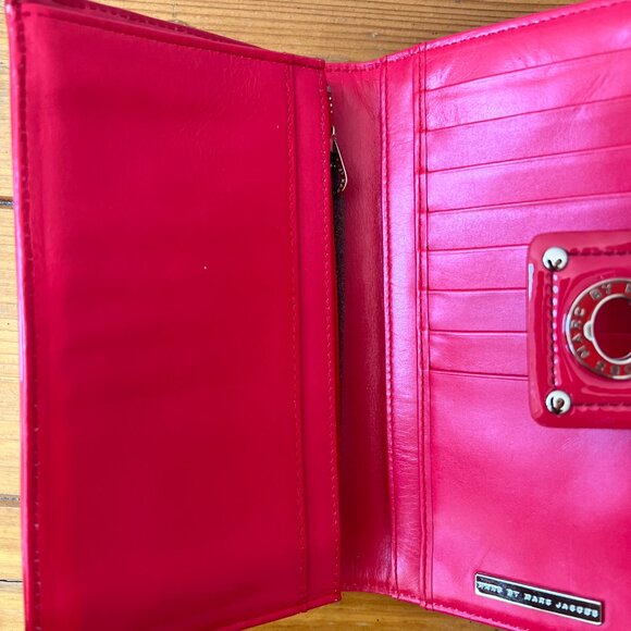 MARC by MARC JACOBS pink patent leather wallet - Picture 8 of 9